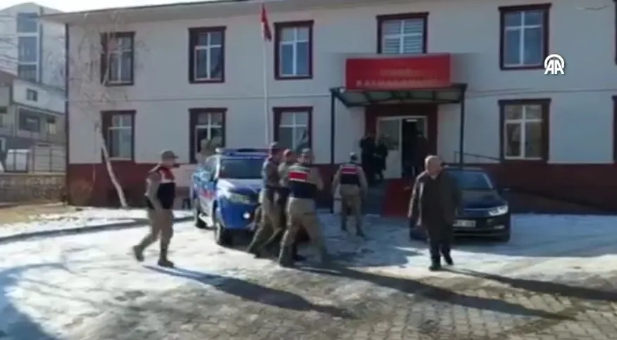 Üç Yıl Önce Öldürülen Kızın Ağabeyi ve Babası Cinayetten Tutuklandı