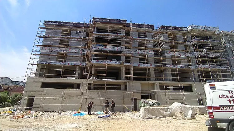 İnşaatın 5’inci katından düşen işçi öldü