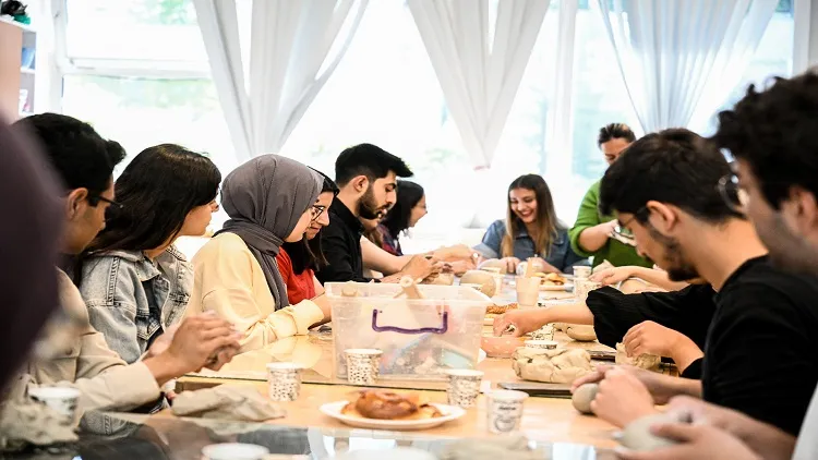 Hobi tutkunları el becerilerini sanata dönüştürüyor