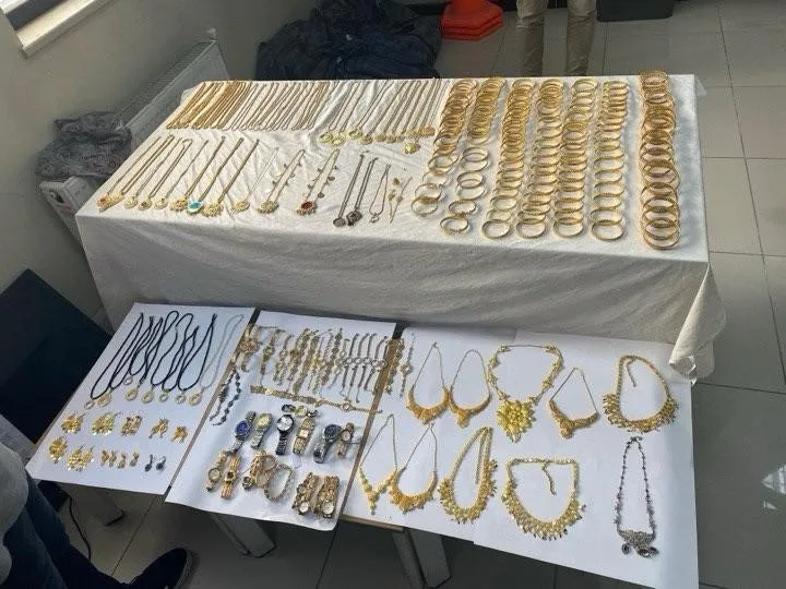 Van’da kuyumcudan 3 milyonluk altın çalanlar yakalandı