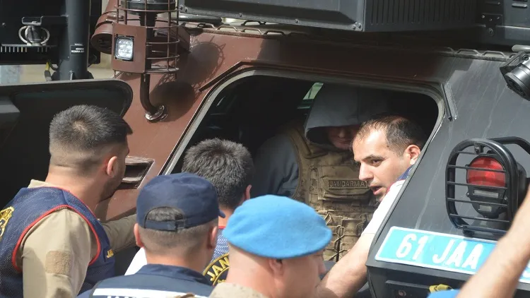 Trabzon’da akraba katili,çelik yelekle adliyeye sevkedildi