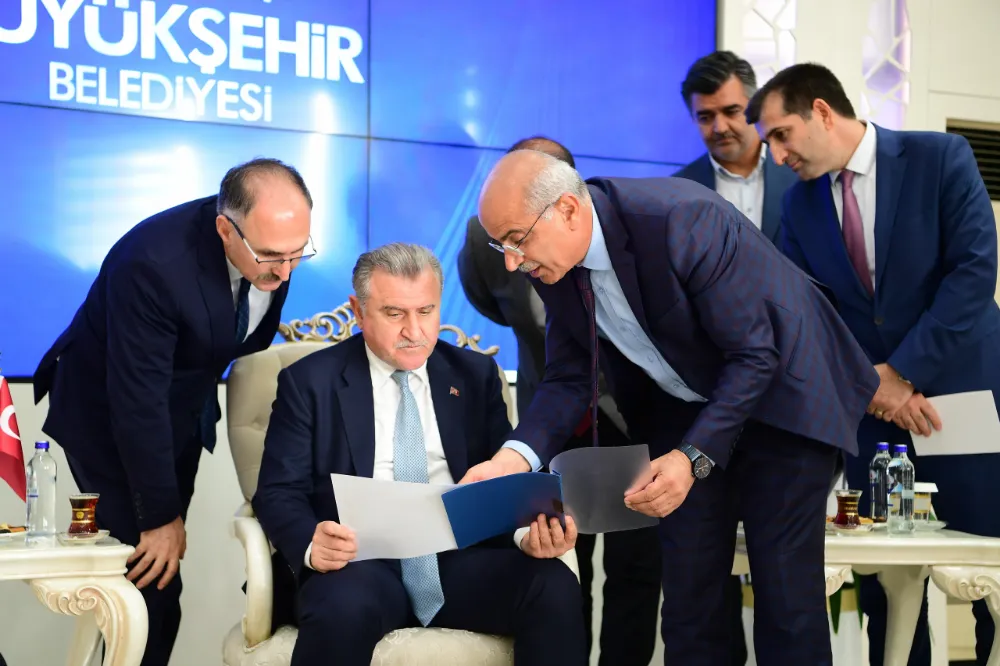 Bakan Bak, Büyükşehir Belediyesini ziyaret etti