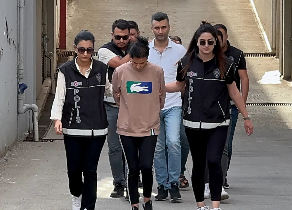 Kadınlar Günü’nde çiçek götürüp, 95 bin dolarlık senet imzalatmışlar