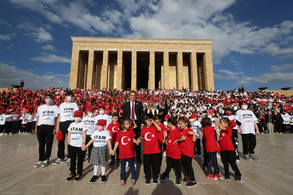 LÖSEV, 100 bin kişi ile Anıtkabiri ziyaret etti