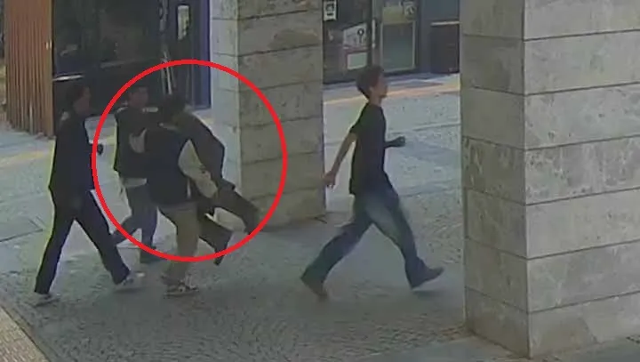 Bursa’da gençlerden Nazım ve Münevver’e tebessüm ettiren dokunuş