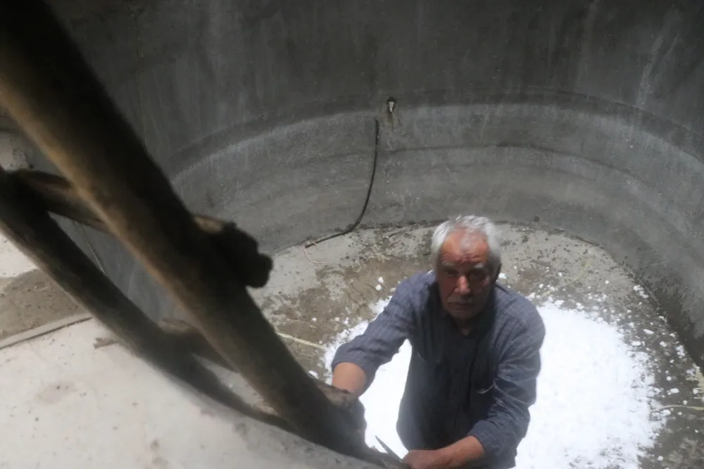 Yazın serinleyebilmek için kar doldurulan kuyularda hazırlıklar başladı