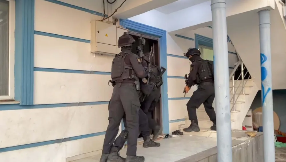 İzmir merkezli 2 ilde 