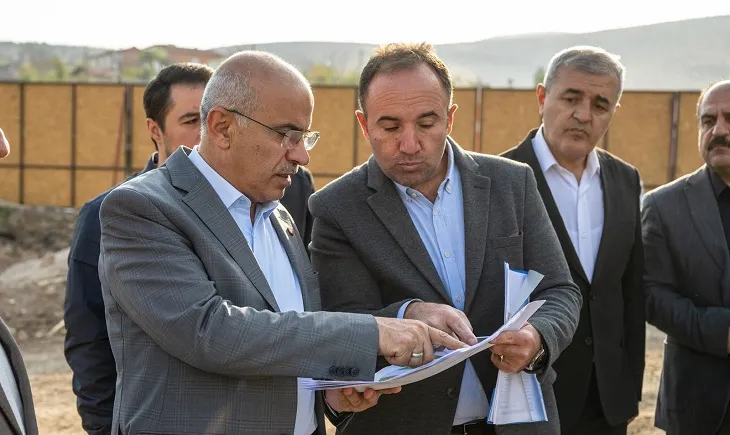 Başharık Mahallesinde Gençlik Merkezi ve Spor Sahaları Hızla Yükseliyor