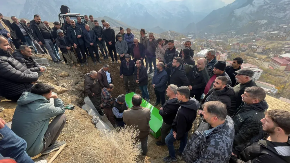 Otomobilin baraj gölüne yuvarlandığı kazada ölen Furkan ve Rojhat toprağa verildi