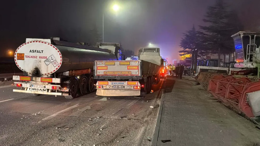 TIR’ın arkadan çaptığı servis minibüsündeki 9 kişi yaralandı