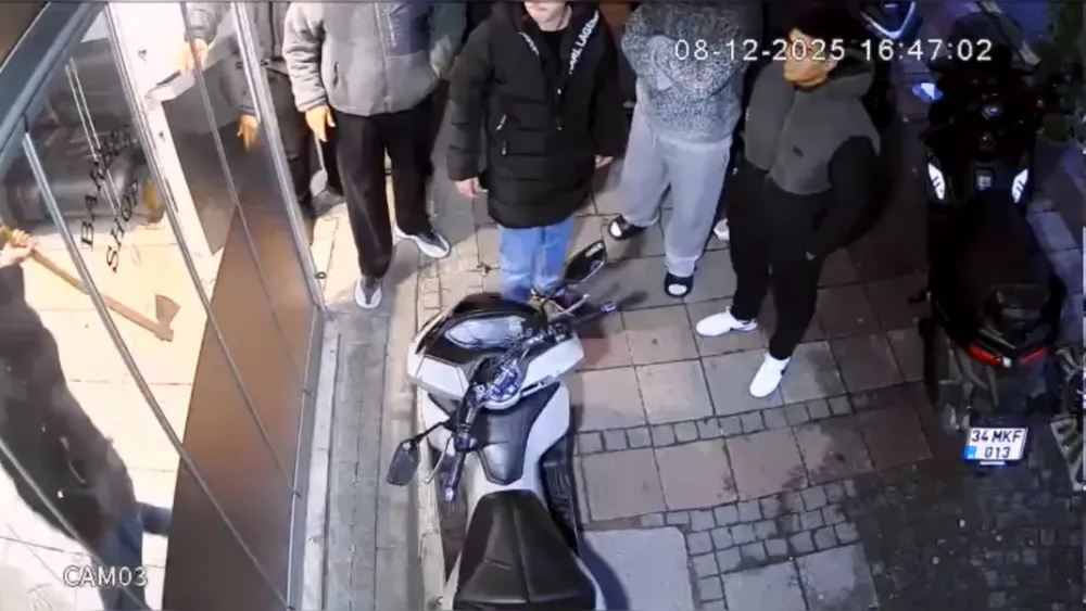 Kağıthane’de baltayla kuaförü basıp klimayı patlattı 