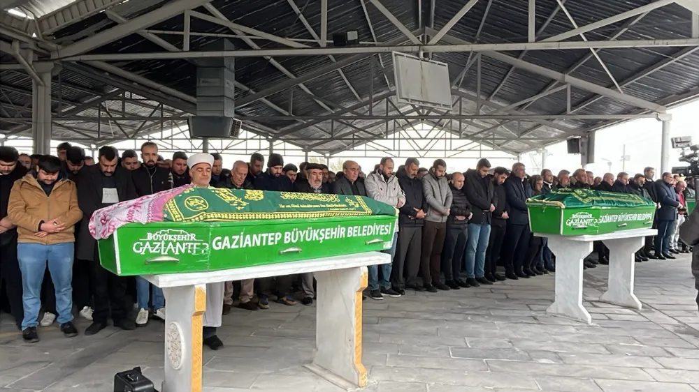 Osmaniye’deki otobüs kazasında ölen 3 kişi, toprağa verildi