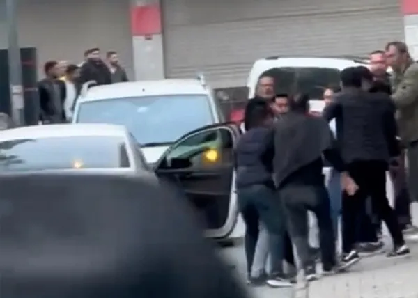 Sultangazi’de silahlı yol kavgasında dışarda olan çocuğa kurşun isabet etti