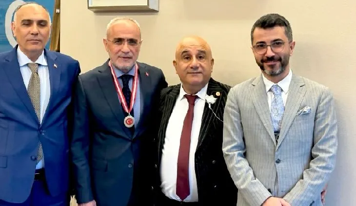 Cumhurbaşkanı Başdanışmanı Yalçın Topçu,İki Ödül Birden Aldı