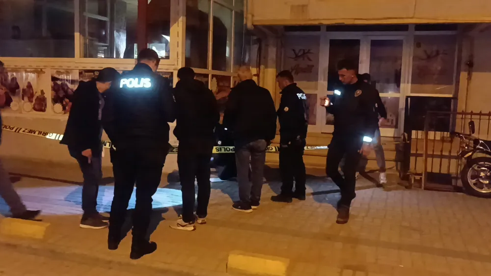 Silah ve bıçaklı kavgada 1 kişi öldü,3 yaralı