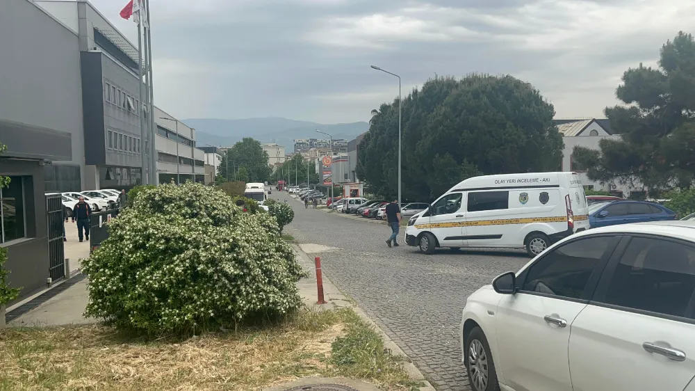 Vincin taşıdığı malzemenin altında kalan genç işçi öldü