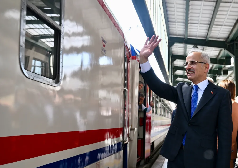 Bakan Uraloğlu : Uluslararası 2 turistik tren, İstanbul