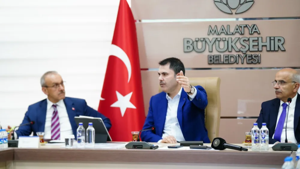 Bakan Kurum ; Özgür Bey,iftiraları bıraksın da etrafına baksın,yapılanları görür