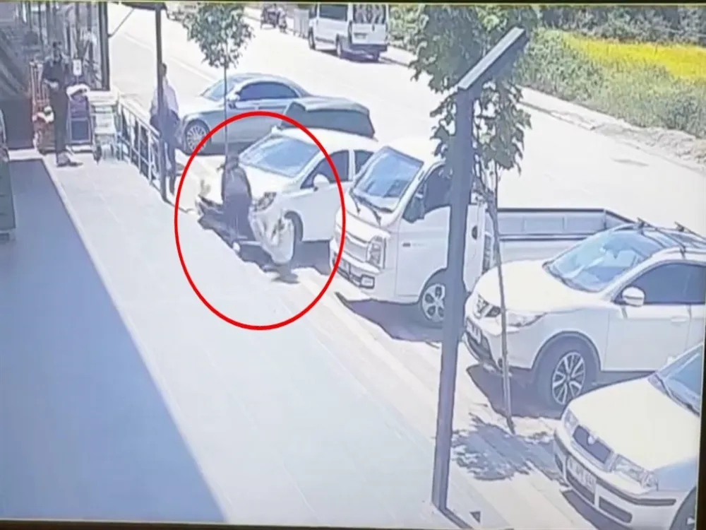 Fren yerine gaza basınca lise öğrencisini otomobilin altına aldı