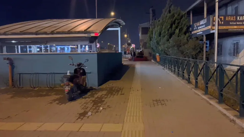 Metro istasyonunda 3 kişiyi  bıçaklayan şahıs ve arkadaşları gözaltında