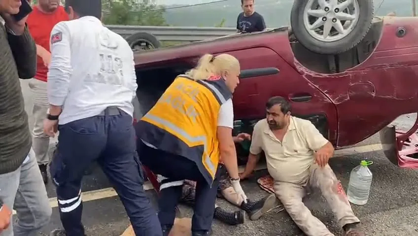 Otomobil takla attı, aynı aileden 3 kişi yaralandı