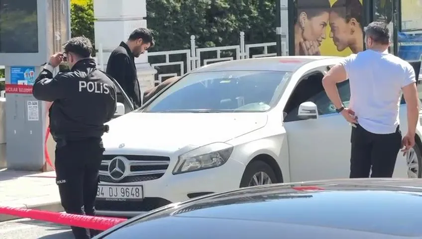 Motosikletle gelip otomobildeki adamı infaz ettiler