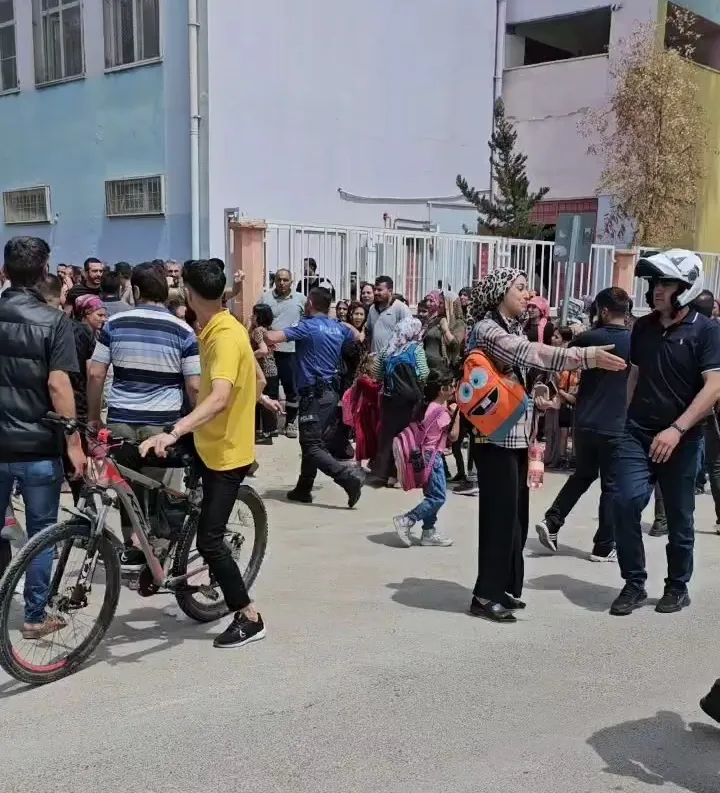 Okul bahçesinde silahlı saldırıya uğrayan öğretmen öldü