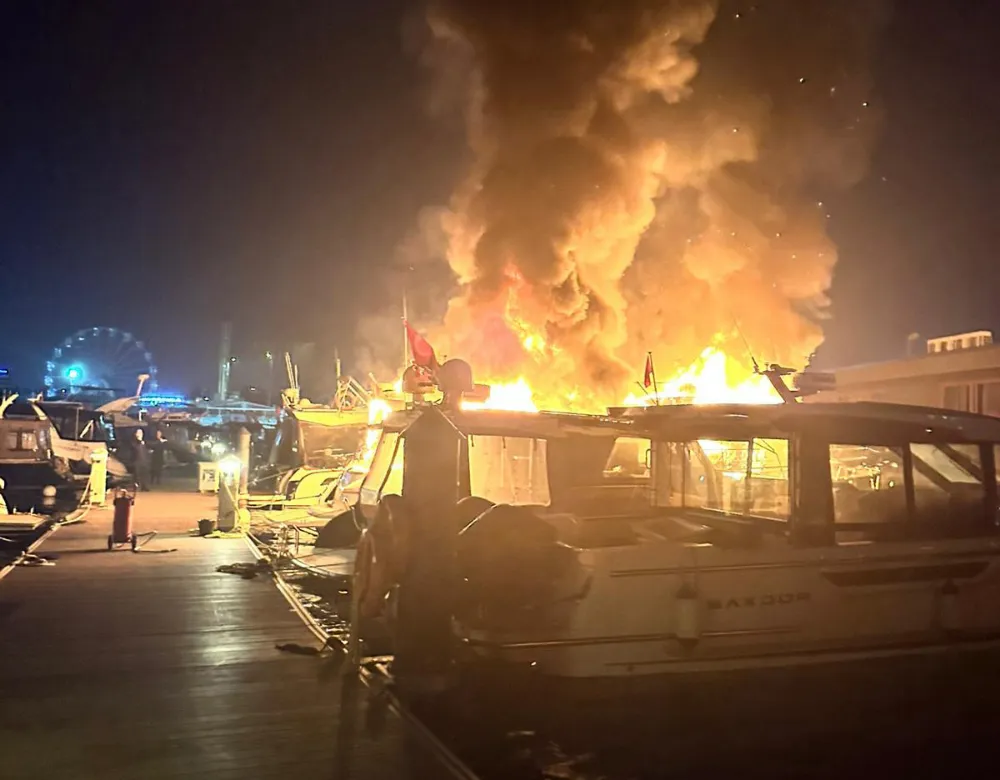 Tuzla marinada 4 tekne alev alev yandı