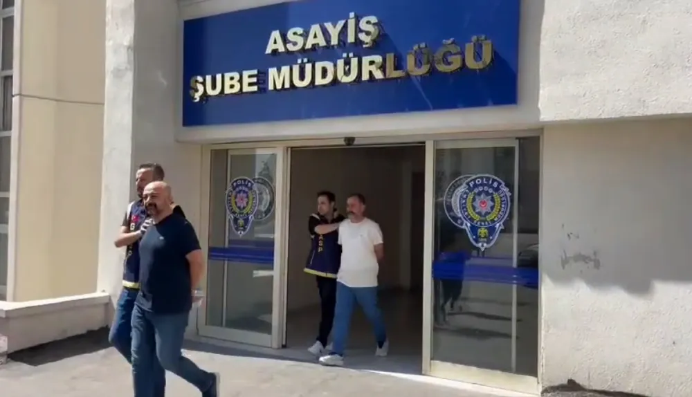 İş yerine yaptıkları silahlı saldırıyı kaydetmişlerdi ; 2