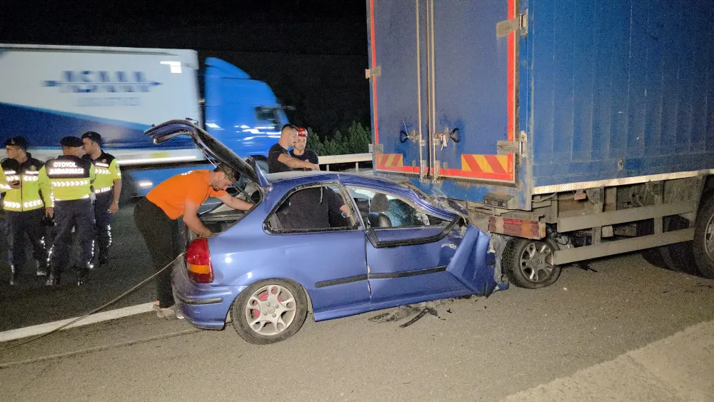 Bursa’da otomobil kamyona çarptı : 1 ölü, 1 ağır yaralı