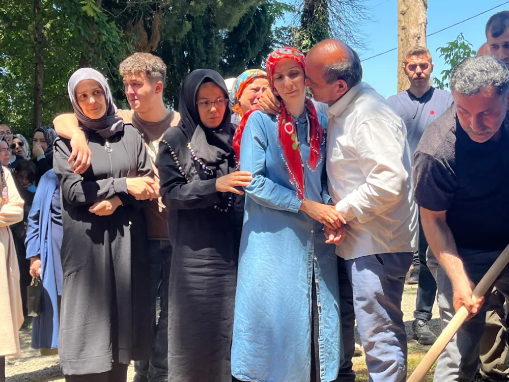 Demir salıncağın altında kalan minik Yağız, son yolculuğuna uğurlandı