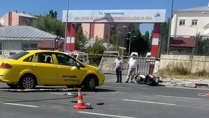 Ticari taksi ile motosiklet çarpıştı Karı-koca hayatını kaybetti