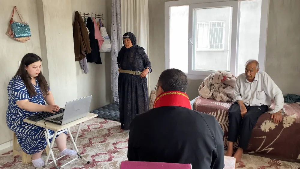 Rahatsızlığı nedeniyle duruşmaya gelemeyen müştekinin ifadesi evinde alındı