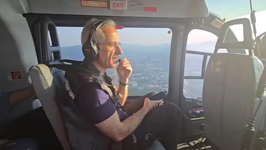 Bakan Uraloğlu,yangın bölgesini helikopterle denetledi