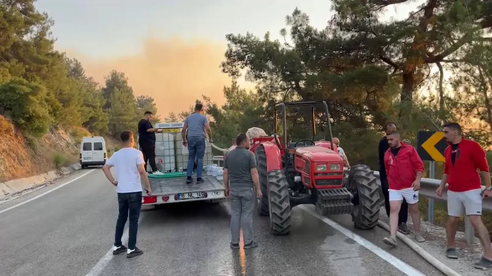 Bursa’daki yangın bölgesi dronla görüntülendi; tahliye edilen mahallelere dönüş başladı