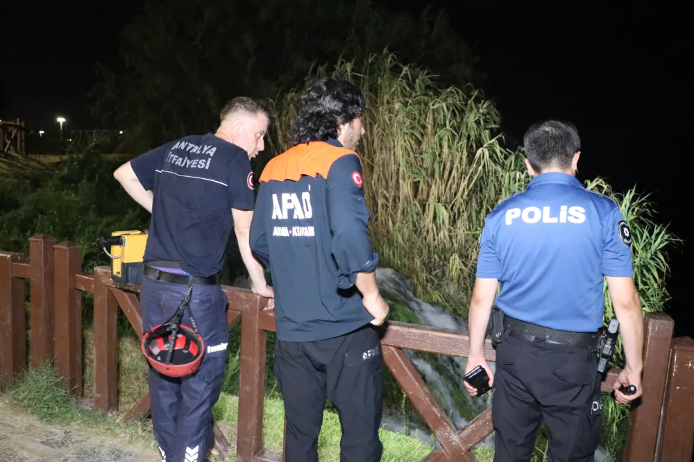 Falezlerden denize düştüğü iddia edilen kişi aranıyor