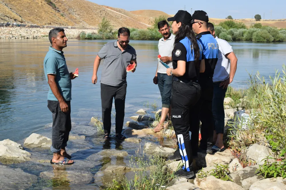 Polisten, geçen yıl 10 kişinin hayatını kaybettiği çay ve kanallarda serinlik için uyarı