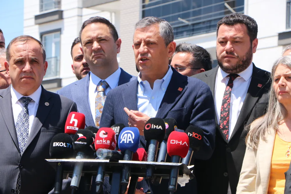 Özel :  