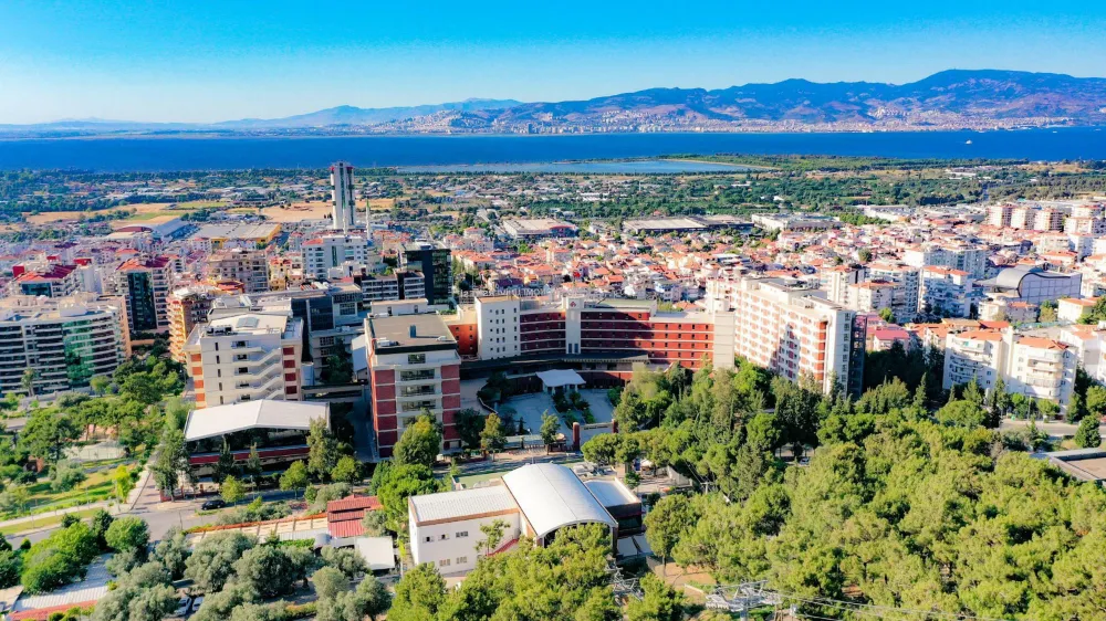 İzmir Ekonomi Üniversitesi