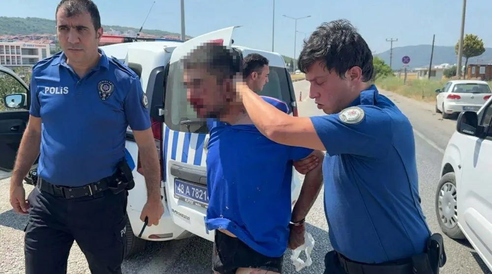 ‘Dur’ ihtarından kaçarken 4 polis aracına çarptı, lastiklerine ateş edilerek durduruldu