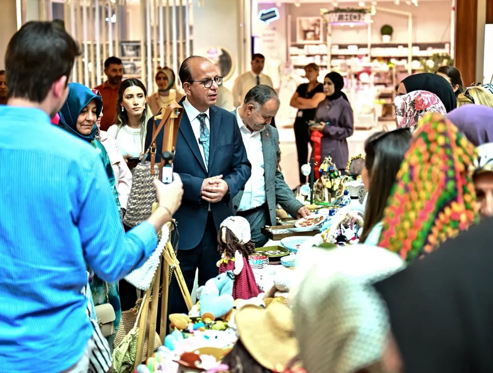 Yeşilyurt’ta kadınların el emeği göz nuru eserleri sergiye çıktı