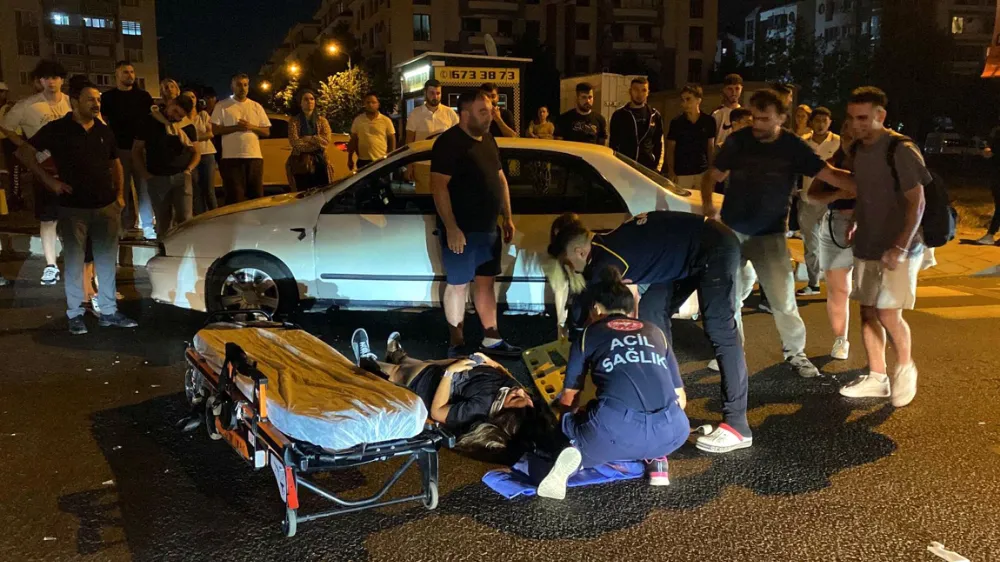 Otomobil,yaya geçidinde yayalara çarptı ; 3 yaralı 1 gözaltı