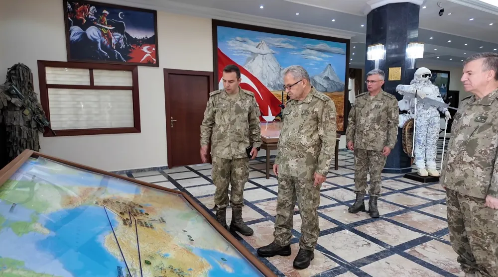 Kara Kuvvetleri Komutanı Orgeneral Tokel, karargahlarda incelemelerde bulundu