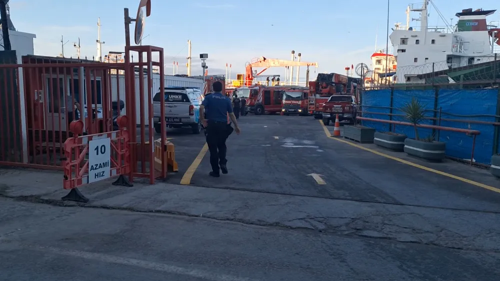 Haydarpaşa Limanı’ndaki gemide çıkan yangın söndürüldü 