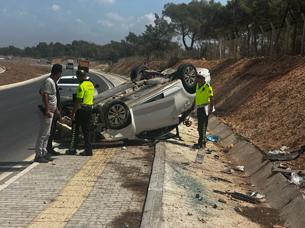 Çalıntı otomobille kaza yaptılar; 4 yaralı