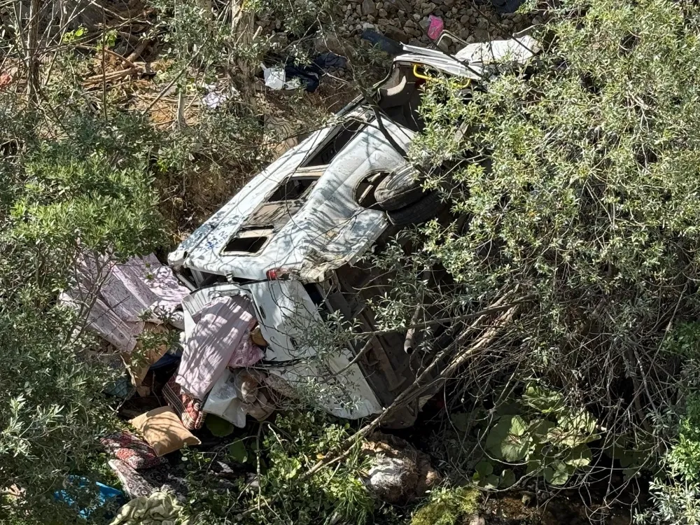 Fındık işçilerini taşıyan minibüs uçuruma yuvarlandı: 3 ölü, 18 yaralı