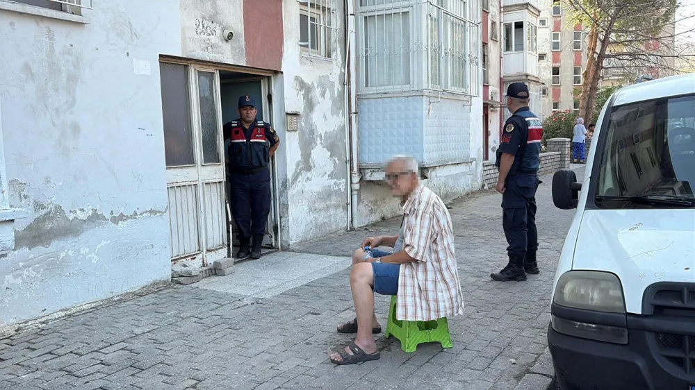 Aydın’da evinde 2 bin 100 adet sentetik ecza ele geçirilen adam, 