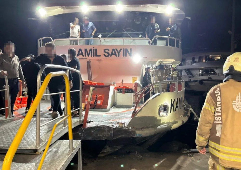 Beşiktaş - Üsküdar motoru, kuru yük gemisi ile çarpıştı: 12 yaralı