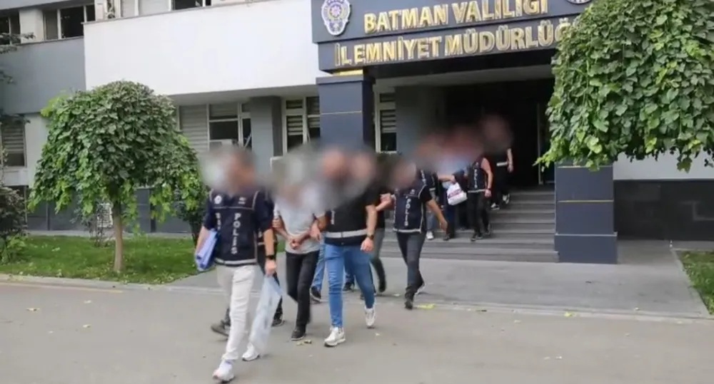 Batman’da ‘devlet memurluğu’ vaadiyle 30 milyon liralık dolandırıcılık: 4 tutuklama