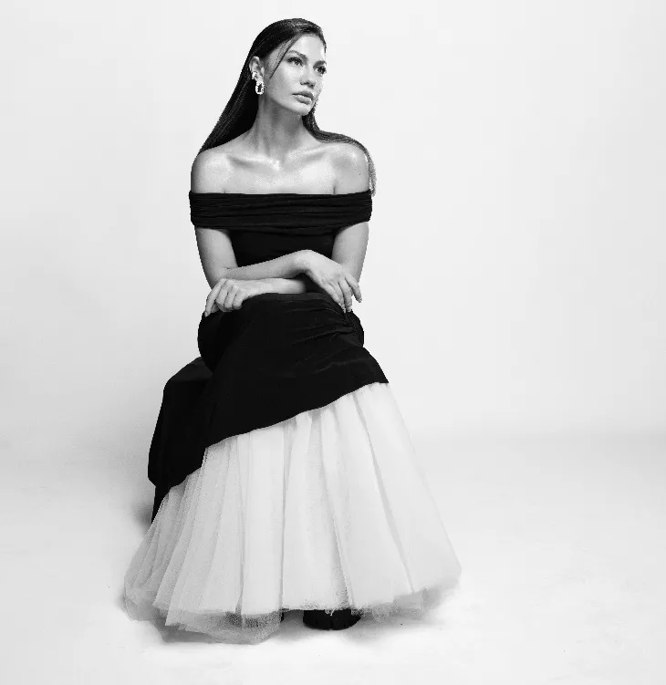 Demet Özdemir’den siyah beyaz pozlar